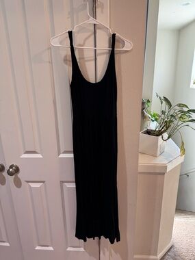 Black Sleeveless Midi Dress - Classic Scoop Neck